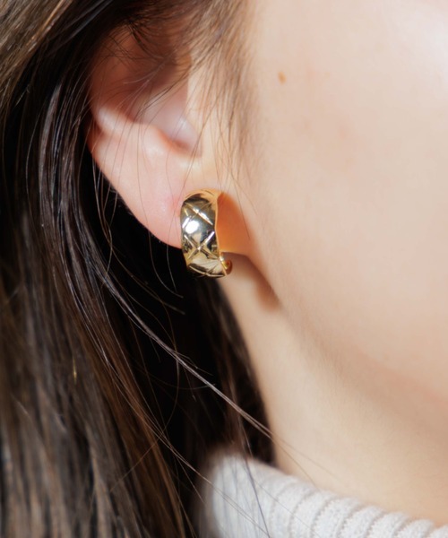 flower(フラワー)の「キルティングイヤリング(イヤリング・レディース・ゴールド/シルバー・FREE)」の3枚目の写真