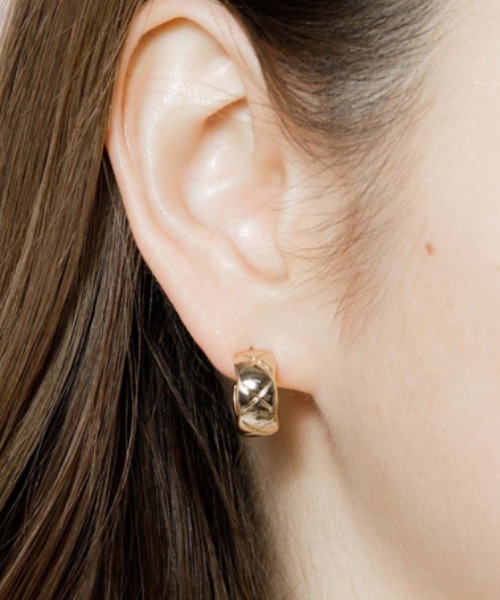 flower(フラワー)の「キルティングイヤリング(イヤリング・レディース・ゴールド/シルバー・FREE)」の4枚目の写真