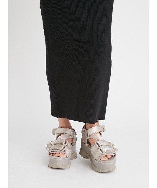 SNIDEL（スナイデル）の「スニーカーソールサンダル（サンダル・レディース・ブラック/ベージュ系その他/ホワイト・SMALL/MEDIUM/LARGE）」の4枚目の写真