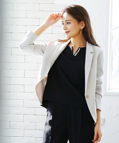 WHITE JOOLA（ホワイトジョーラ）の「【マイクロピケ】パール調キーネックデザインブラウス（シャツ/ブラウス・レディース・オフホワイト/ブラック/ベージュ/ライトグリーン/グレイッシュベージュ/ネイビー・SS/S/M/L/LL）」の22枚目の写真