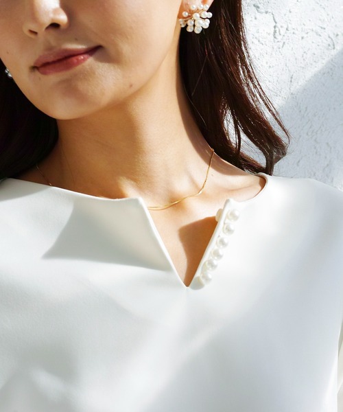 WHITE JOOLA（ホワイトジョーラ）の「【マイクロピケ】パール調キーネックデザインブラウス（シャツ/ブラウス・レディース・オフホワイト/ブラック/ベージュ/ライトグリーン/グレイッシュベージュ/ネイビー・SS/S/M/L/LL）」の20枚目の写真