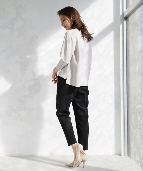 WHITE JOOLA（ホワイトジョーラ）の「【マイクロピケ】パール調キーネックデザインブラウス（シャツ/ブラウス・レディース・オフホワイト/ブラック/ベージュ/ライトグリーン/グレイッシュベージュ/ネイビー・SS/S/M/L/LL）」の14枚目の写真