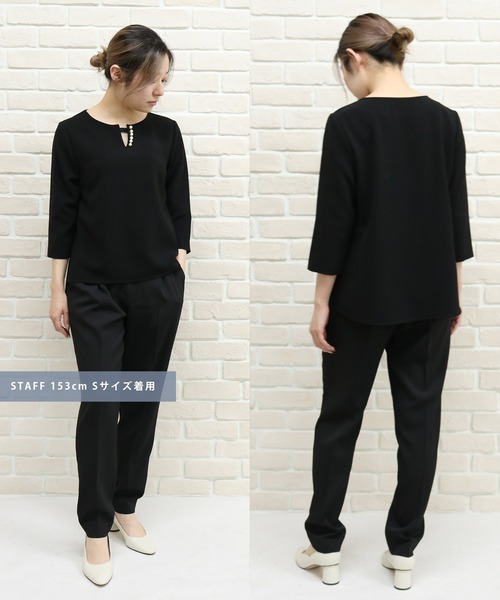 WHITE JOOLA（ホワイトジョーラ）の「【マイクロピケ】パール調キーネックデザインブラウス（シャツ/ブラウス・レディース・オフホワイト/ブラック/ベージュ/ライトグリーン/グレイッシュベージュ/ネイビー・SS/S/M/L/LL）」の19枚目の写真