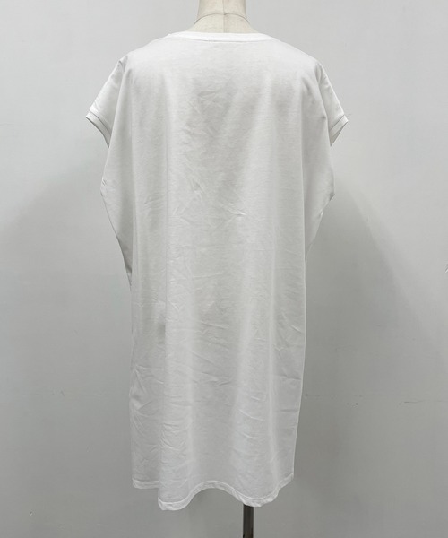 LUGIVA（ルギヴァ）の「ボックスロゴ フレンチロングTシャツ（Tシャツ/カットソー・レディース・チャコールグレー/ベージュ/オフホワイト/ブラック・M）」の9枚目の写真