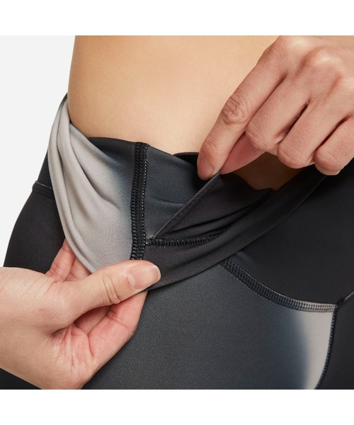 NIKE(ナイキ)の「ナイキ NIKE ナイキ ウィメンズ NY DF 7/8 タイツ AOP(レギンス/スパッツ・レディース・ブルー/ブラック・M/S/L)」の3枚目の写真