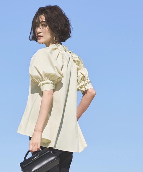 洗える ｜ スタンドカラータック&ギャザーフリルブラウス ｜ 半袖 スタンドカラー トップス 体型カバー フリル ボリューム袖 オフィスカジュアル 通勤服 華やか ブラウス（シャツ/ブラウス）｜RUIRUE BOUTIQUE（ルイルエブティック）