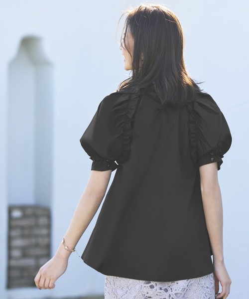 洗える ｜ スタンドカラータック&ギャザーフリルブラウス ｜ 半袖 スタンドカラー トップス 体型カバー フリル ボリューム袖 オフィスカジュアル 通勤服 華やか ブラウス（シャツ/ブラウス）｜RUIRUE BOUTIQUE（ルイルエブティック）