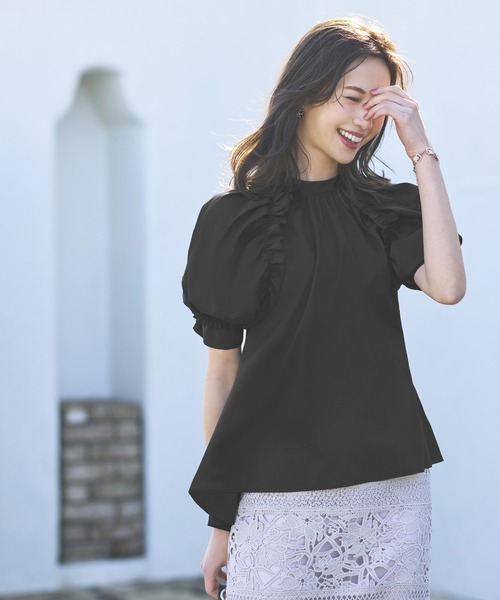 洗える ｜ スタンドカラータック&ギャザーフリルブラウス ｜ 半袖 スタンドカラー トップス 体型カバー フリル ボリューム袖 オフィスカジュアル 通勤服 華やか ブラウス（シャツ/ブラウス）｜RUIRUE BOUTIQUE（ルイルエブティック）