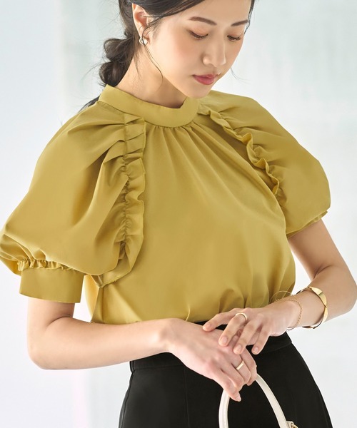 洗える ｜ スタンドカラータック&ギャザーフリルブラウス ｜ 半袖 スタンドカラー トップス 体型カバー フリル ボリューム袖 オフィスカジュアル 通勤服 華やか ブラウス（シャツ/ブラウス）｜RUIRUE BOUTIQUE（ルイルエブティック）
