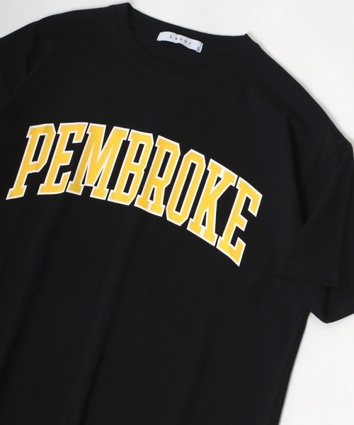 Lazar(ラザル)の「Lazar 別注 College Logo Tee/オーバーサイズ カレッジロゴ 半袖Tシャツ/レディース メンズ(Tシャツ/カットソー・メンズ・ホワイト/ブラック/ダークグリーン/ネイビー/ホワイト系その他/ブラック系その他/ベージュ系その他/ブルー系その他・LL/M/L)」の5枚目の写真
