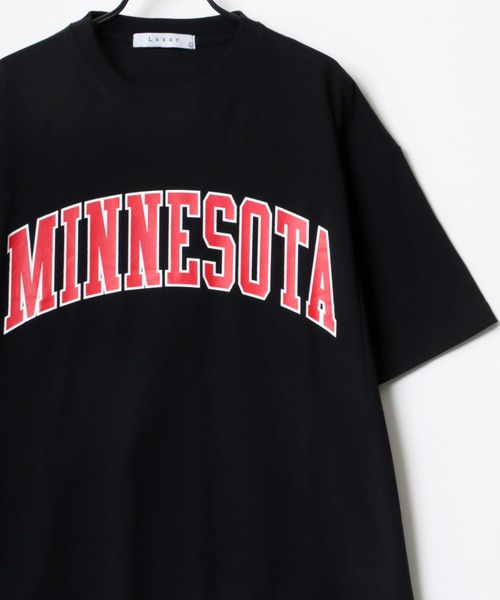 Lazar(ラザル)の「Lazar 別注 College Logo Tee/オーバーサイズ カレッジロゴ 半袖Tシャツ/レディース メンズ(Tシャツ/カットソー・メンズ・ホワイト/ブラック/ダークグリーン/ネイビー/ホワイト系その他/ブラック系その他/ベージュ系その他/ブルー系その他・LL/M/L)」の11枚目の写真