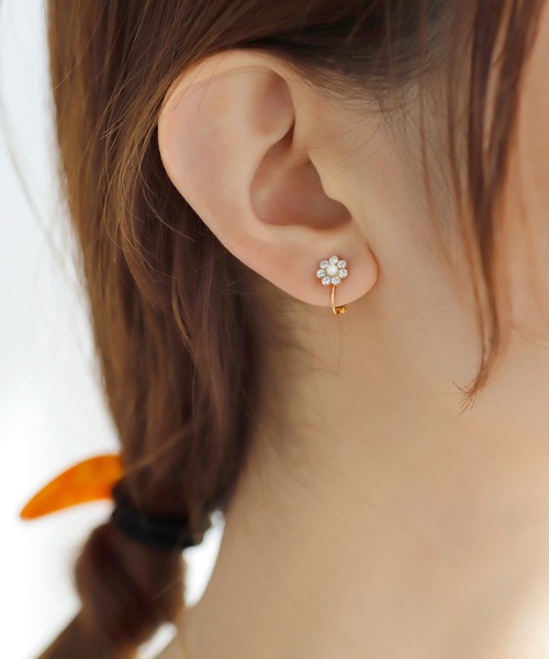 ANEMONE（アネモネ）の「ビジューフラワーイヤリング[A]（イヤリング・レディース・ホワイト/クリア/ゴールド・FREE）」の3枚目の写真