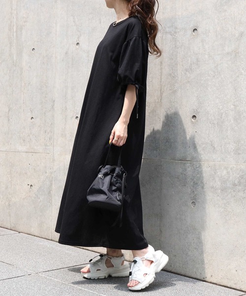 HONEYSUCKLE ROSE（ハニーサックルローズ）の「【HONEYSUCKLE ROSE】バルーンスリーブワンピース（ワンピース・レディース・レッド/ネイビー/ブラック・M/L）」の2枚目の写真