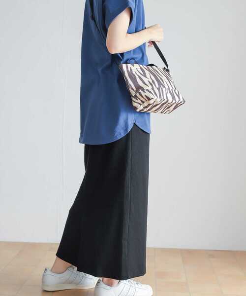 URBAN RESEARCH DOORS(アーバンリサーチドアーズ)の「リブカットストレートスカート(スカート・レディース・ブラック/モカ・MEDIUM)」の3枚目の写真