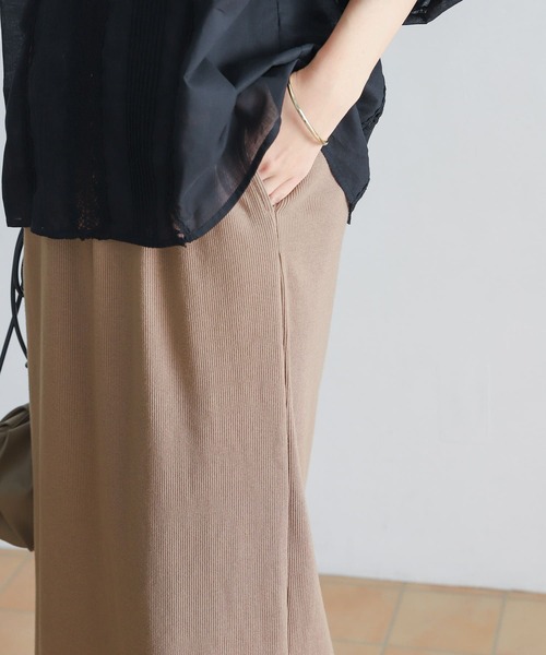 URBAN RESEARCH DOORS(アーバンリサーチドアーズ)の「リブカットストレートスカート(スカート・レディース・ブラック/モカ・MEDIUM)」の5枚目の写真