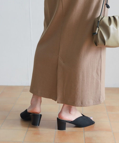 URBAN RESEARCH DOORS(アーバンリサーチドアーズ)の「リブカットストレートスカート(スカート・レディース・ブラック/モカ・MEDIUM)」の21枚目の写真