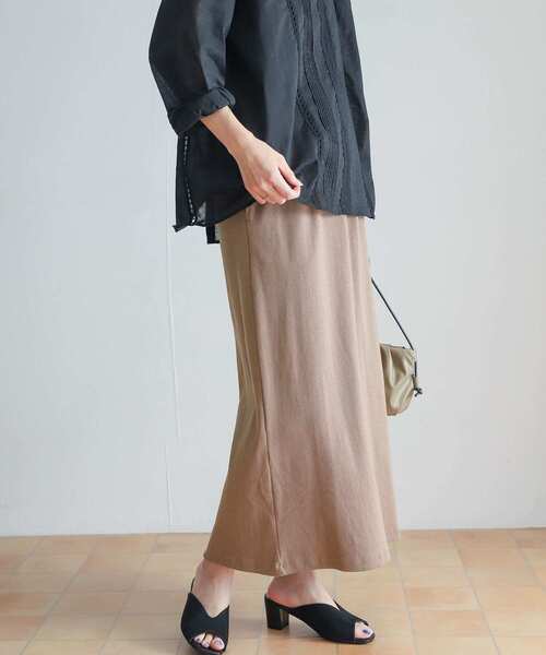 URBAN RESEARCH DOORS(アーバンリサーチドアーズ)の「リブカットストレートスカート(スカート・レディース・ブラック/モカ・MEDIUM)」の13枚目の写真