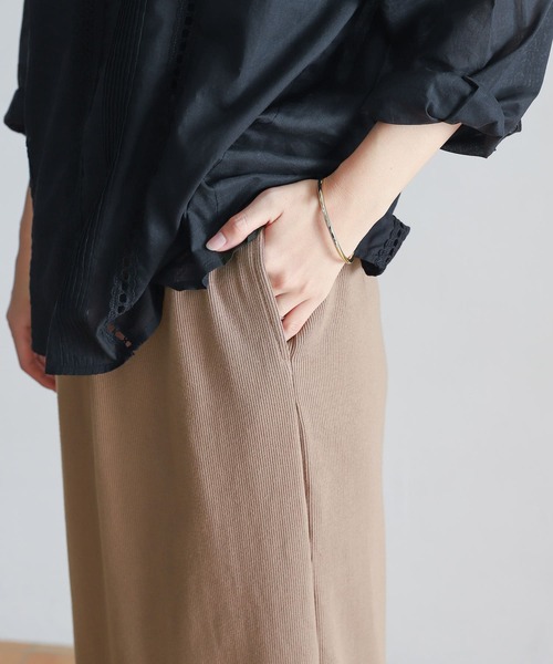 URBAN RESEARCH DOORS(アーバンリサーチドアーズ)の「リブカットストレートスカート(スカート・レディース・ブラック/モカ・MEDIUM)」の10枚目の写真