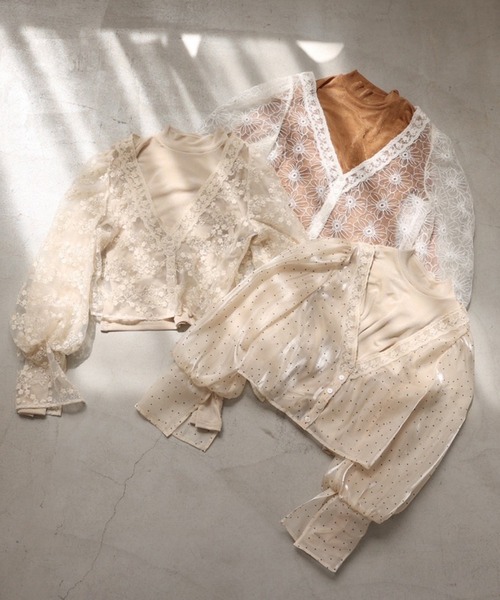 one after another NICE CLAUP(ワンアフターアナザーナイスクラップ)の「ハイネックインナーセット刺繍ブラウス(シャツ/ブラウス・レディース・ホワイト系その他2/キャメル/ホワイト系その他・FREE)」の4枚目の写真