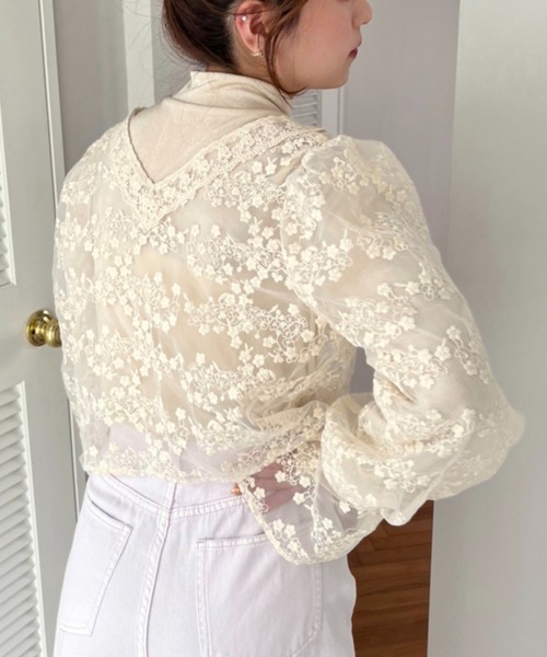 one after another NICE CLAUP(ワンアフターアナザーナイスクラップ)の「ハイネックインナーセット刺繍ブラウス(シャツ/ブラウス・レディース・ホワイト系その他2/キャメル/ホワイト系その他・FREE)」の6枚目の写真