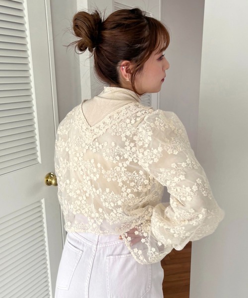 one after another NICE CLAUP(ワンアフターアナザーナイスクラップ)の「ハイネックインナーセット刺繍ブラウス(シャツ/ブラウス・レディース・ホワイト系その他2/キャメル/ホワイト系その他・FREE)」の8枚目の写真