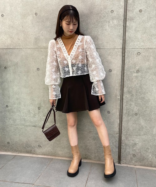 one after another NICE CLAUP(ワンアフターアナザーナイスクラップ)の「ハイネックインナーセット刺繍ブラウス(シャツ/ブラウス・レディース・ホワイト系その他2/キャメル/ホワイト系その他・FREE)」の19枚目の写真