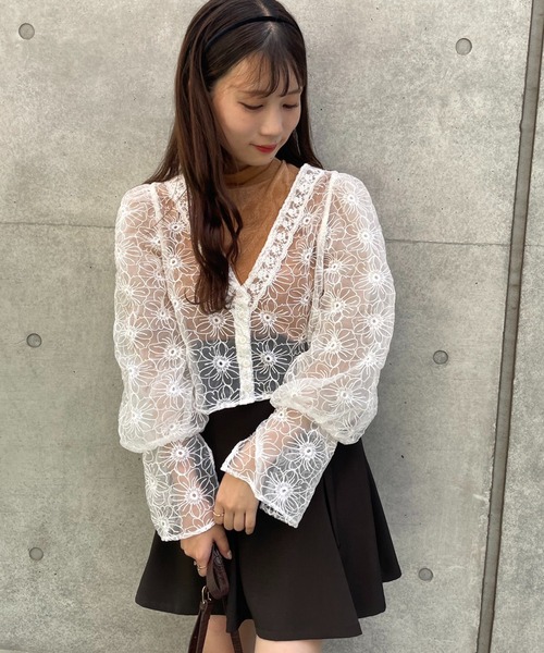 one after another NICE CLAUP(ワンアフターアナザーナイスクラップ)の「ハイネックインナーセット刺繍ブラウス(シャツ/ブラウス・レディース・ホワイト系その他2/キャメル/ホワイト系その他・FREE)」の16枚目の写真