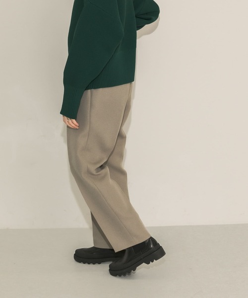 KBF(ケイビーエフ)の「illi ワンタックテーパードスラックス(その他パンツ・レディース・アイボリー/チャコールグレー/モカ・ONE)」の5枚目の写真