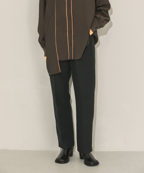 KBF(ケイビーエフ)の「illi ワンタックテーパードスラックス(その他パンツ・レディース・アイボリー/チャコールグレー/モカ・ONE)」の9枚目の写真