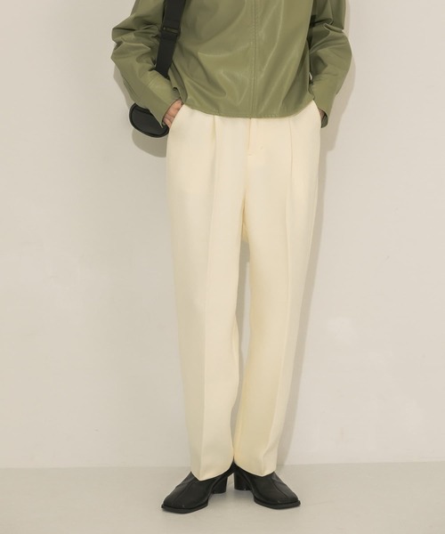 KBF(ケイビーエフ)の「illi ワンタックテーパードスラックス(その他パンツ・レディース・アイボリー/チャコールグレー/モカ・ONE)」の15枚目の写真