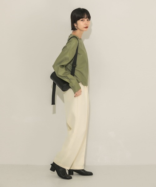 KBF(ケイビーエフ)の「illi ワンタックテーパードスラックス(その他パンツ・レディース・アイボリー/チャコールグレー/モカ・ONE)」の19枚目の写真