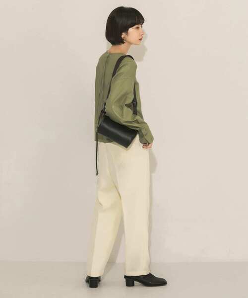 KBF(ケイビーエフ)の「illi ワンタックテーパードスラックス(その他パンツ・レディース・アイボリー/チャコールグレー/モカ・ONE)」の20枚目の写真