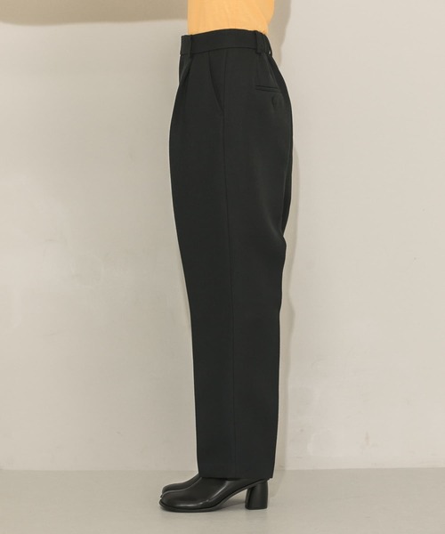 KBF(ケイビーエフ)の「illi ワンタックテーパードスラックス(その他パンツ・レディース・アイボリー/チャコールグレー/モカ・ONE)」の22枚目の写真