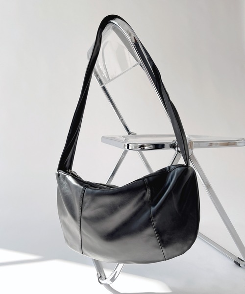 UNE MANSION（ユヌマンション）の「シャーリングバンドショルダーバッグ（ショルダーバッグ・レディース・ブラウン/ブラック/アイボリー・ONE SIZE）」の2枚目の写真