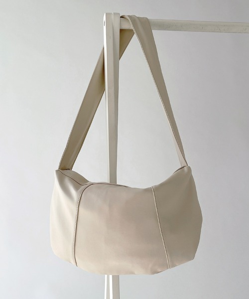 UNE MANSION（ユヌマンション）の「シャーリングバンドショルダーバッグ（ショルダーバッグ・レディース・ブラウン/ブラック/アイボリー・ONE SIZE）」の4枚目の写真