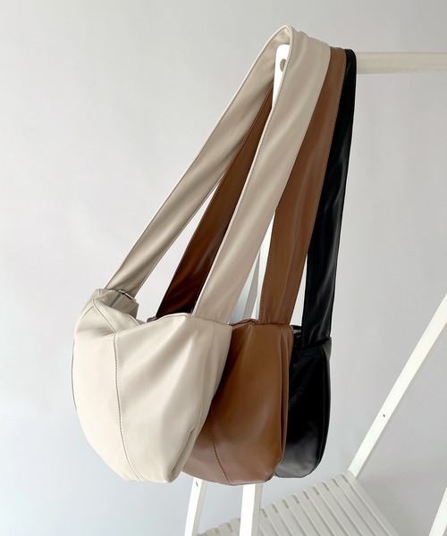 UNE MANSION（ユヌマンション）の「シャーリングバンドショルダーバッグ（ショルダーバッグ・レディース・ブラウン/ブラック/アイボリー・ONE SIZE）」の8枚目の写真