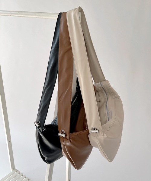 UNE MANSION（ユヌマンション）の「シャーリングバンドショルダーバッグ（ショルダーバッグ・レディース・ブラウン/ブラック/アイボリー・ONE SIZE）」の9枚目の写真