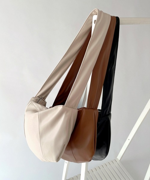 UNE MANSION（ユヌマンション）の「シャーリングバンドショルダーバッグ（ショルダーバッグ・レディース・ブラウン/ブラック/アイボリー・ONE SIZE）」の12枚目の写真