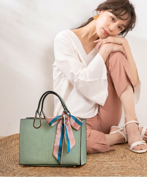 Qu'est-ce Que Le “Design”?(ケスクルデザイン)の「【Qu’est-ce Que Le “Design”?/ケスクルデザイン】 馬蹄金具 2wayトートバッグ(トートバッグ・レディース・ブラウン/キャメル/マスタード/ネイビー/ブルー/ブラック/ピンク系その他/グレイッシュベージュ/グレー/ホワイト/グリーン系その他/ダークブラウン/ワイン/カーキ・FREE)」の8枚目の写真