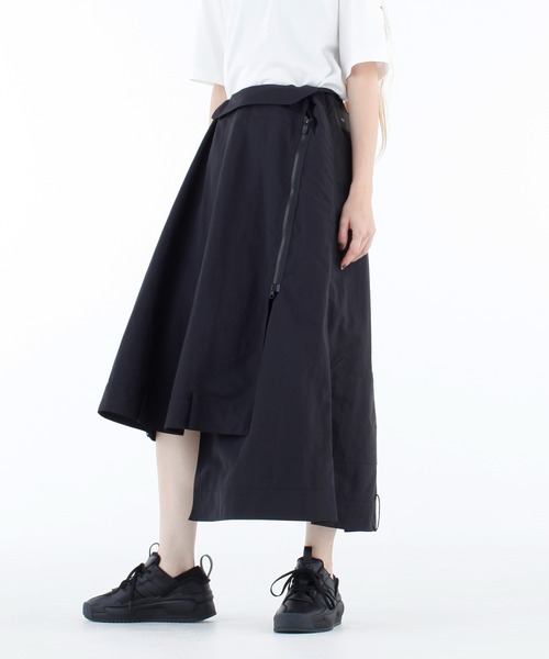 Y-3(ワイスリー)の「CRNKL NYL SKRT(スカート・レディース・ブラック・XX-SMALL/X-SMALL/SMALL/MEDIUM)」の2枚目の写真