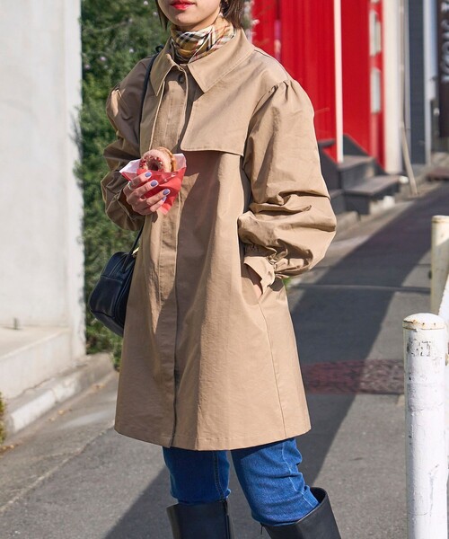 PUBLUX（パブリュクス）の「▽PUBLUX/パブリュクス ヨーク切替ワンピースコート（トレンチコート・レディース・ブラック/ベージュ・ﾌﾘ-）」の2枚目の写真