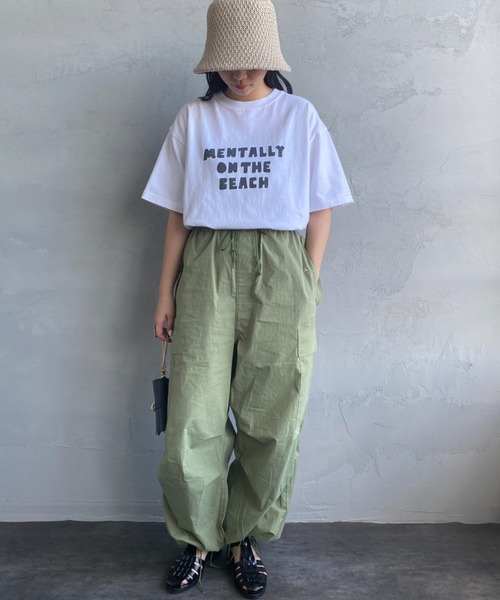 FUNG（ファング）の「[FUNG/ファング] ON THE BEACH カットオフプリントTシャツ（Tシャツ/カットソー・レディース・ホワイト/ダークグリーン・M）」の3枚目の写真