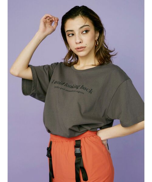 EVRIS(エヴリス)の「チョーカーデザインTシャツ(Tシャツ/カットソー・レディース・ブラック/オレンジ/ブルー・FREE)」の4枚目の写真