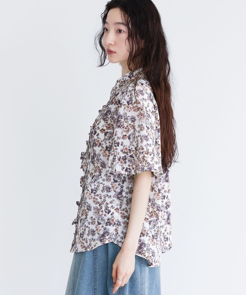 osharewalker（オシャレウォーカー）の「『花柄フレア袖ブラウス』（シャツ/ブラウス・レディース・オフホワイト/ブラック・1/2）」の7枚目の写真