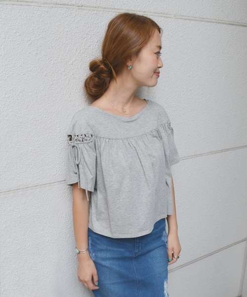 Khaju(カージュ)の「Khaju:レースアッププルオーバー(Tシャツ/カットソー・レディース・ホワイト/ライトグレー・ONE SIZE)」の2枚目の写真