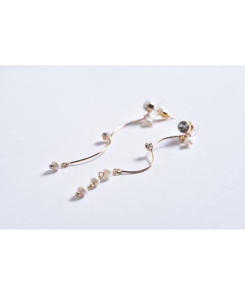 tone（トーン）の「【Astyle】淡水パール×ビジューピアス(MA)（ピアス（両耳用）・レディース・ゴールド・FREE）」の2枚目の写真