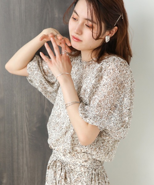 Bab(バブ)の「ジャガード小花柄ブラウス(シャツ/ブラウス・レディース・ベージュ/ライトグレー・M)」の16枚目の写真