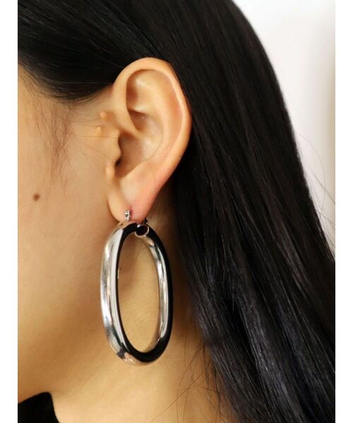 EMODA（エモダ）の「Tank volume hoop pierce（ピアス（両耳用）・レディース・シルバー/ゴールド・FREE）」の7枚目の写真