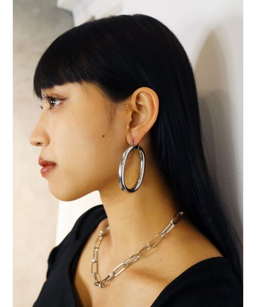 EMODA（エモダ）の「Tank volume hoop pierce（ピアス（両耳用）・レディース・シルバー/ゴールド・FREE）」の5枚目の写真