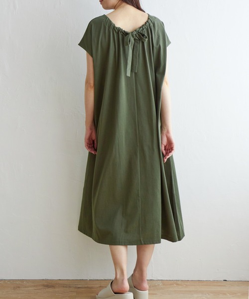 ikka(イッカ)の「バックリボンカットワンピース(ワンピース・レディース・ブラック/オリーブ/モカ・S/M/L)」の15枚目の写真
